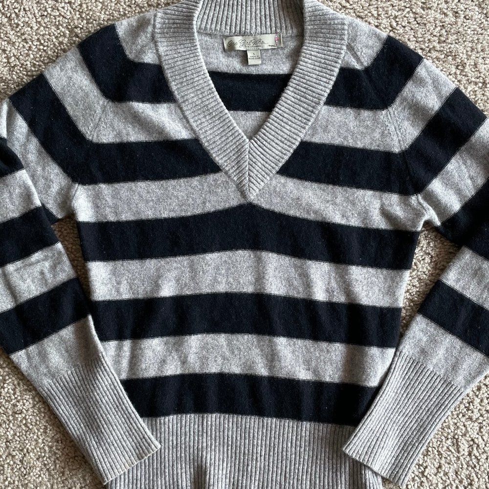 One Girl Who cashmere V-Neck sweater